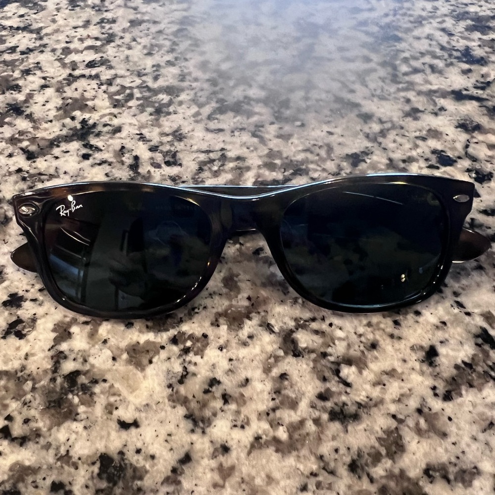 Ray-Ban Wayfarer sunglasses 🕶️